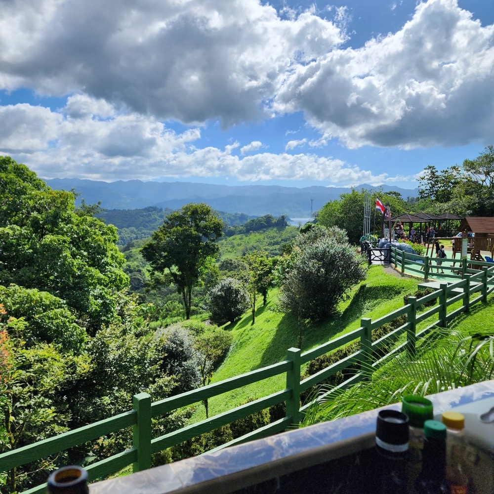 Meet your Posher, Gloria